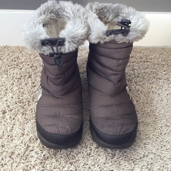 Women's North Face Winter Boots - Picture 2 of 4