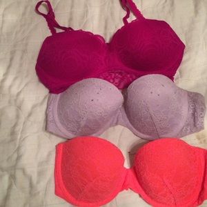3 Victoria secret bras.