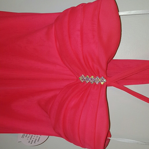 PROM/ FORMAL DRESS NWT! - Picture 2 of 4