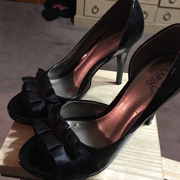Black ruffle heels - Picture 1 of 4