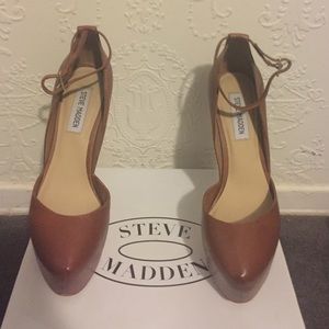 Steve Madden Cognac Platform Pumps