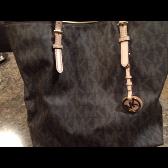 MICHAEL MICHAEL KORS
JET SET LOGO LARGE TOTE