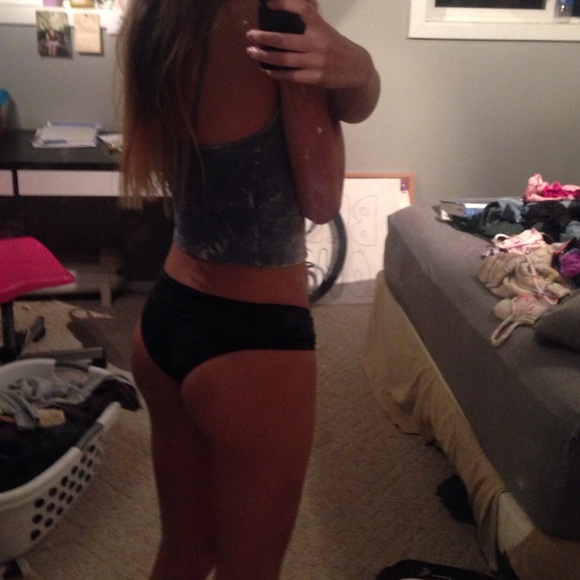 cheeky black bikini bottoms 🌸