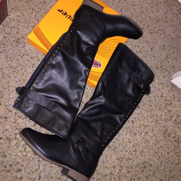 Black boots