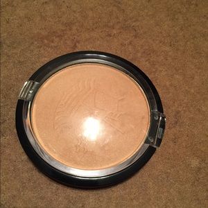 New sunlit bronzer powder