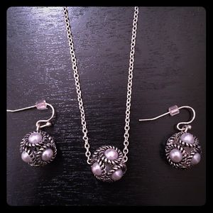 Pretty necklace & earrings