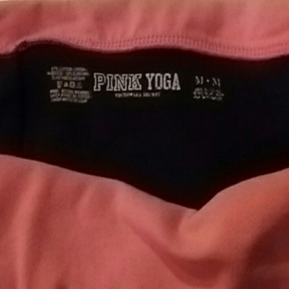 VS PINK YOGA CAPRI'S - Picture 2 of 4