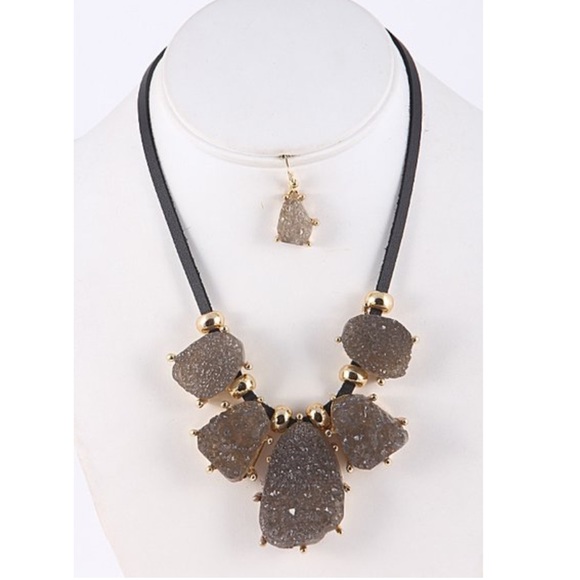 Textured Rock Statement Necklace Set