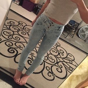 Faded light high wasted jeans