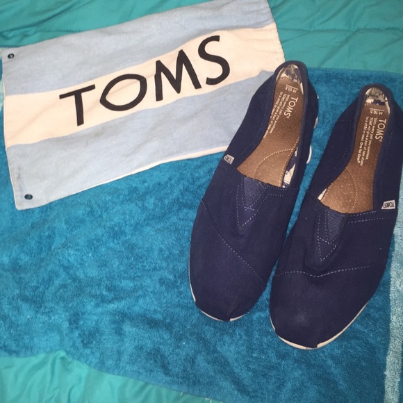 TOMS - Picture 2 of 3