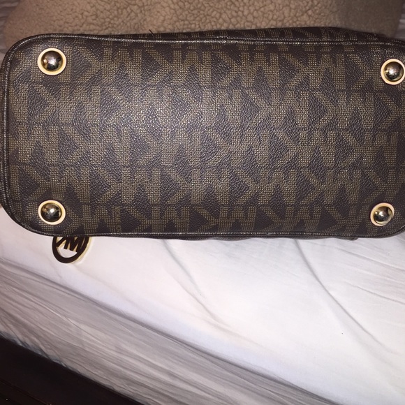 NEW MICHAEL KORS LEATHER TOTE - Picture 4 of 4