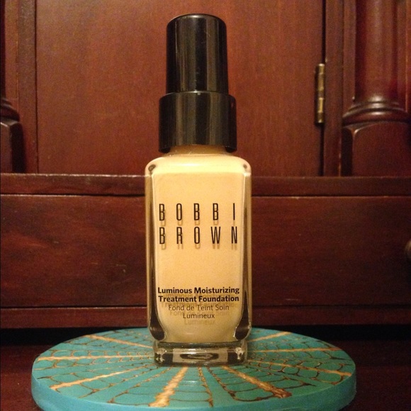 Bobbi Brown Luminous Moisturizing Foundation