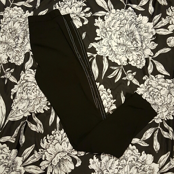 Forever 21 Pants - Skinny black slacks