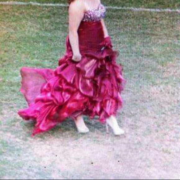 Formal dress - Picture 2 of 2