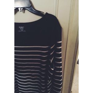 Navy striped quarter sleeve top!