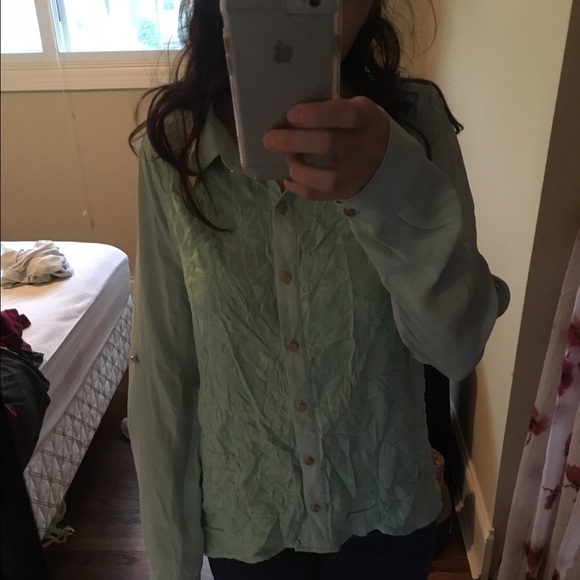 Mint green high-low button down - Picture 2 of 3