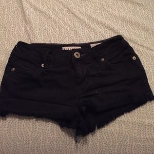 Bullhead black shorts!