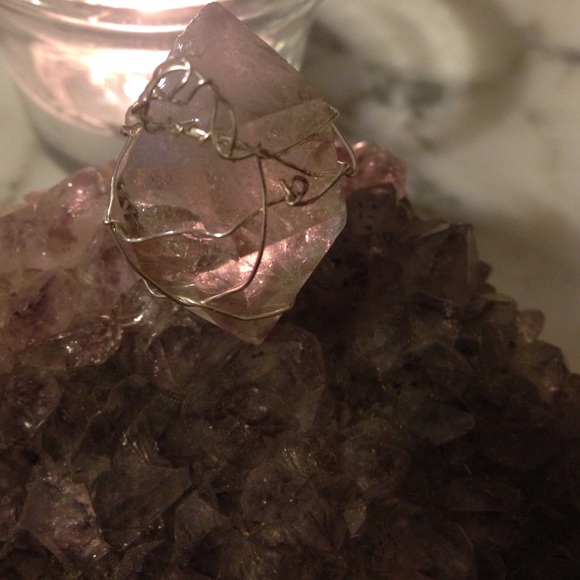Handmade by me 💗Quartz crystal pendant! - Picture 2 of 4