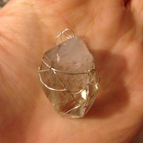 Handmade by me 💗Quartz crystal pendant! - Picture 3 of 4