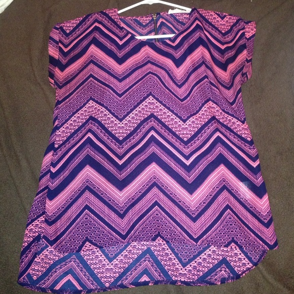 Patterned peachy pink and navy blue shirt