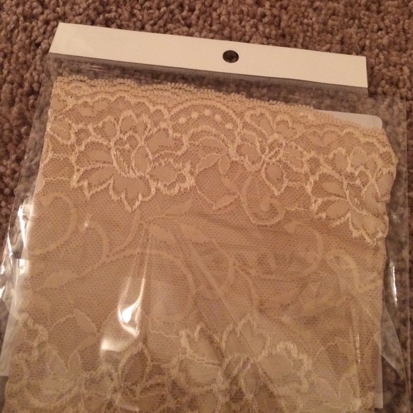 Cream lace boot toppers - Picture 2 of 2