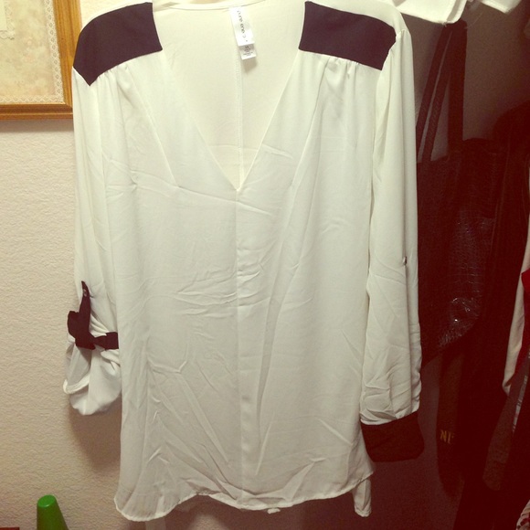 Black and white sheer top NWOT