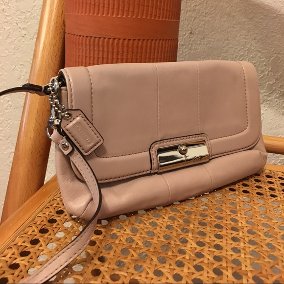 NWOT Coach leather Wristlet