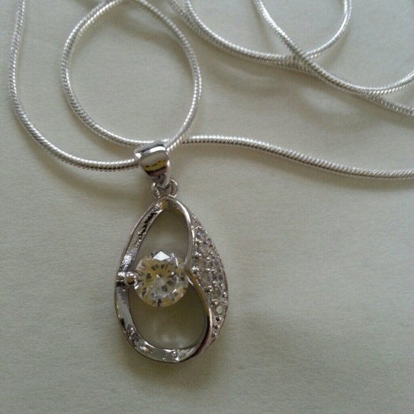 Tear pendant w necklace