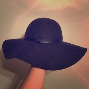 LOWEST PRICE 🎉 H&M Flap Hat- Heather Gray