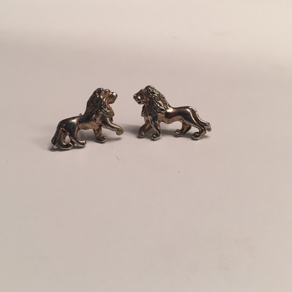 Urban Outfitters Leo Earrings - Picture 3 of 4