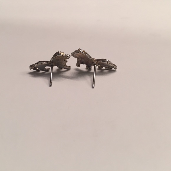 Urban Outfitters Leo Earrings - Picture 4 of 4