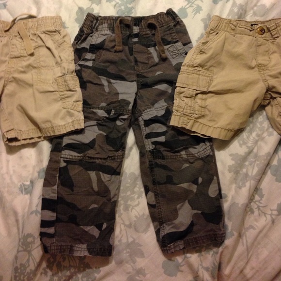 Bundle of boys pant and shorts - Picture 3 of 3