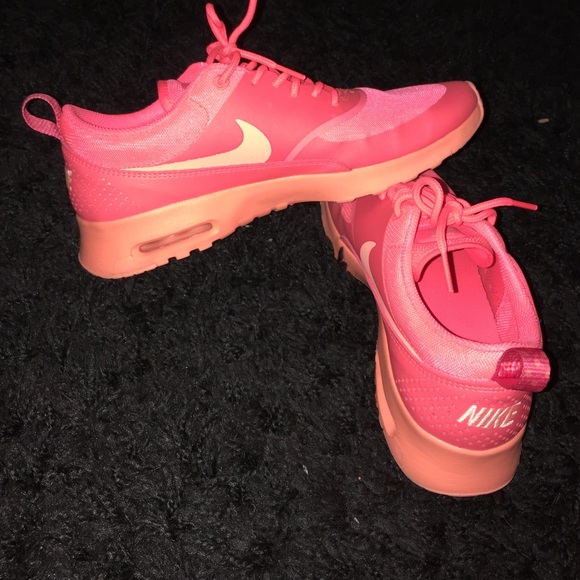 LIMITED EDITION NIKE AIR MAX THEA