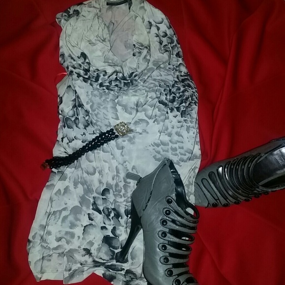 Snakeskin print, scoop neck top - Picture 1 of 4