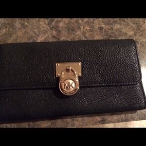 Michael Kors black  wallet .
