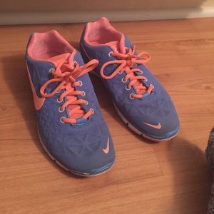 Nike free tennis shoes