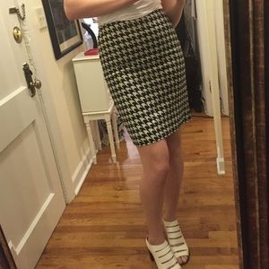 Houndstooth pencil skirt