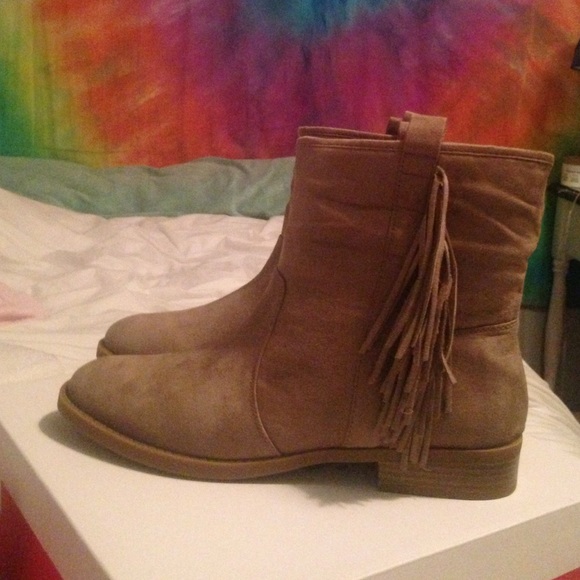 Tan suede booties with fringe!