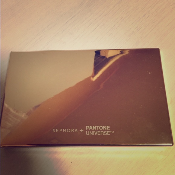 Marsala Pantone universe Limited edition pallet