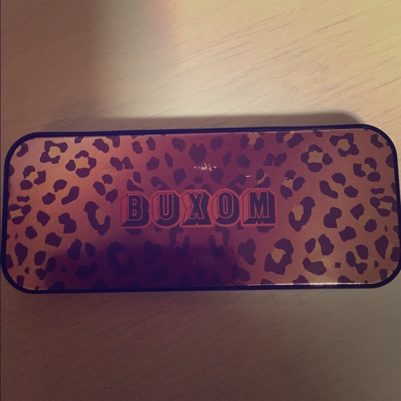 Buxom Dollys wild side Eyeshadow pallete
