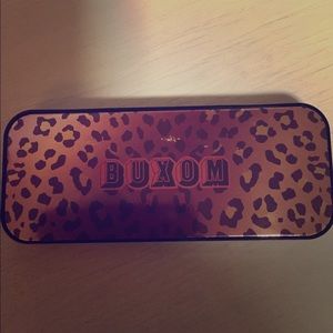 Buxom Dollys wild side Eyeshadow pallete