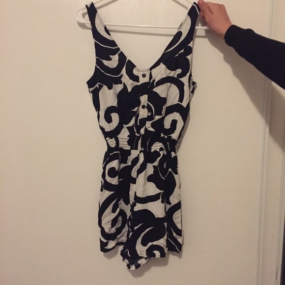 Black and white romper - Picture 1 of 1