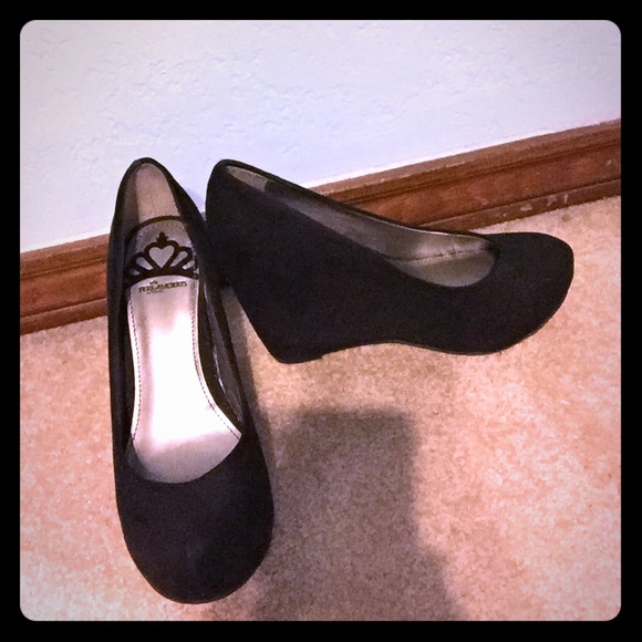 Black wedges by Fergie