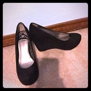 Black wedges by Fergie