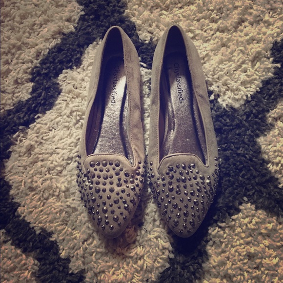 City Classified Studded Flats