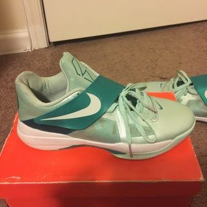 KD Zoom Easter IV | Listed $325 on Flight Club