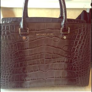 SALE!!!!! Authentic Michael Kors large Selma.