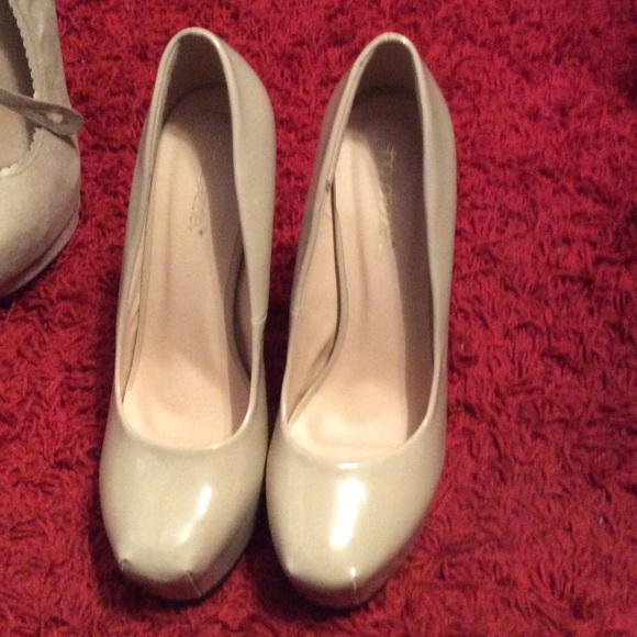 Nude pumps