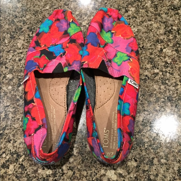 Toms floral print size 7