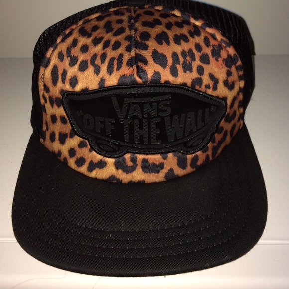 Vans Other - Vans cheetah print SnapBack